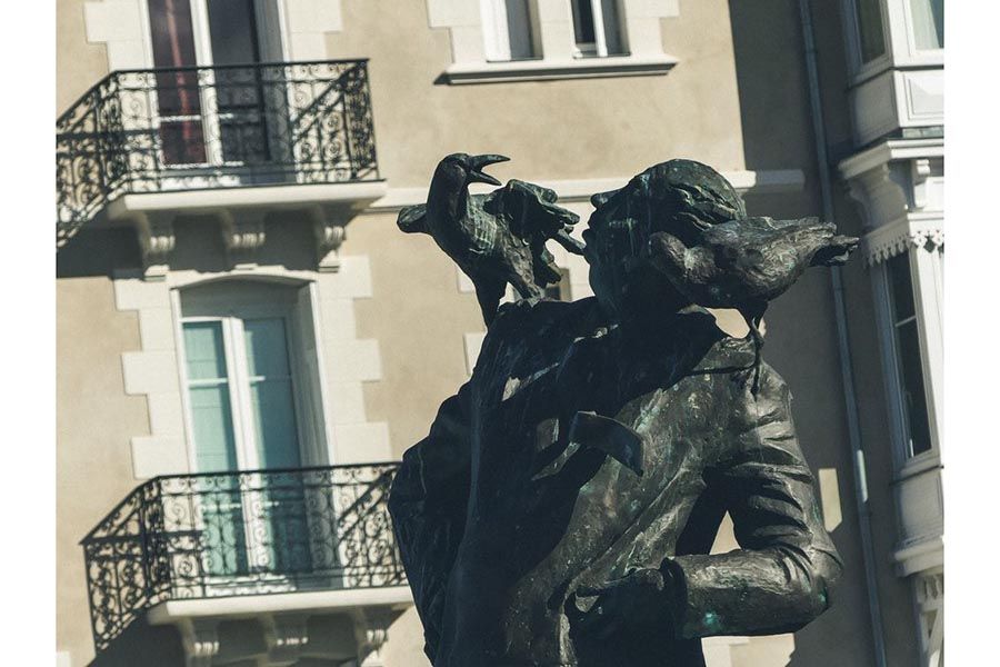 statue-hitchcock