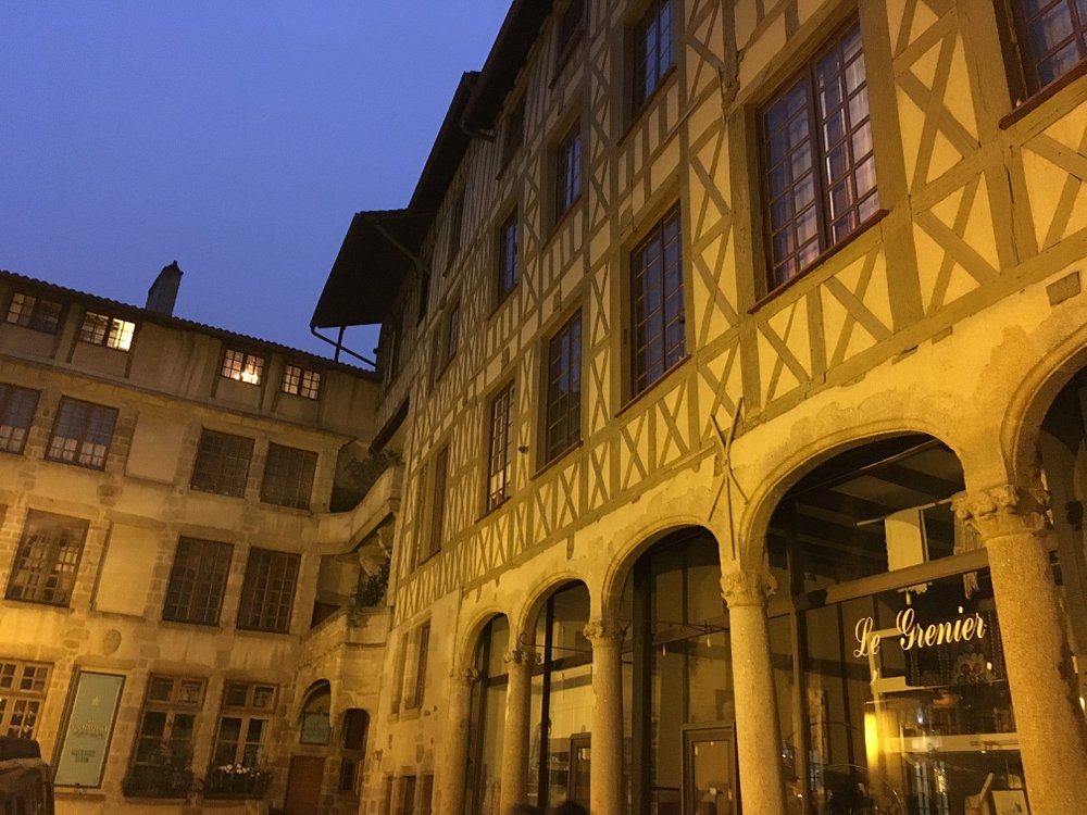 cour-temple